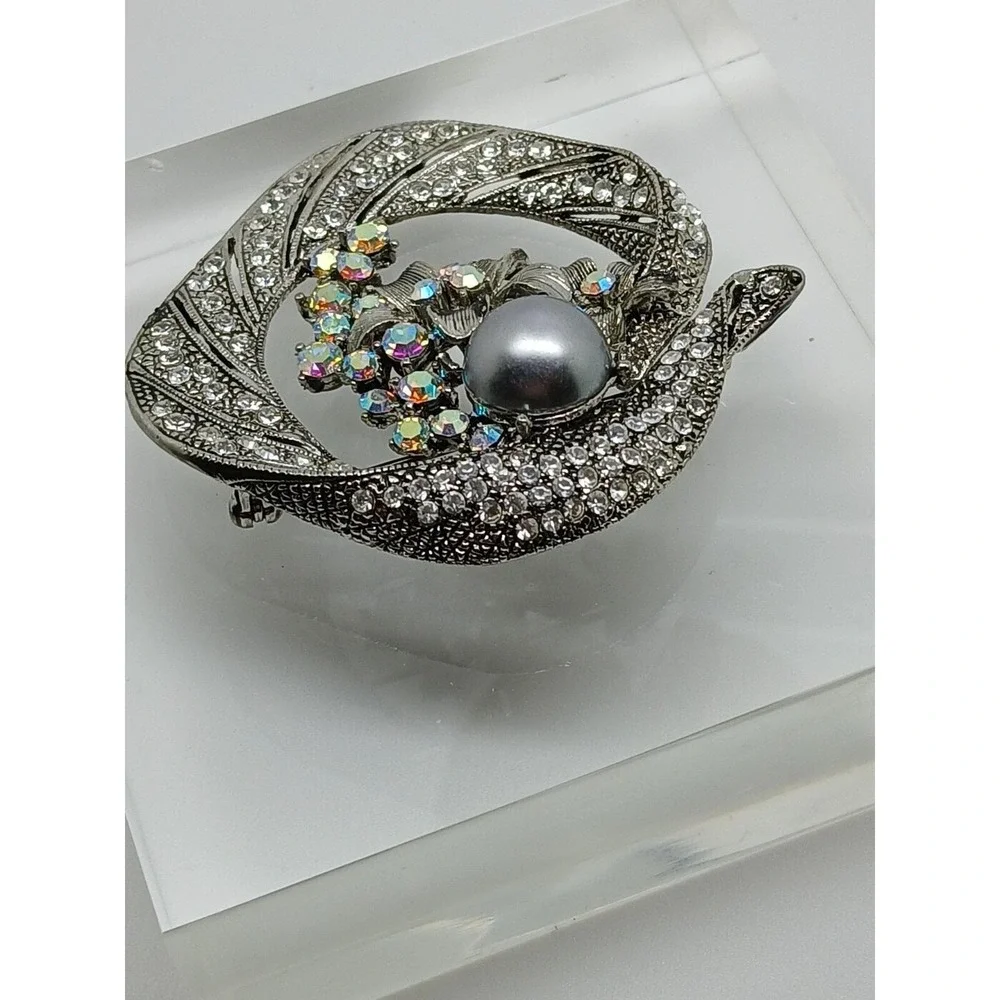 Gorgeous Vintage 90's Antique Style Grey Pearl Rhinestone Crystal AB‎ Brooch